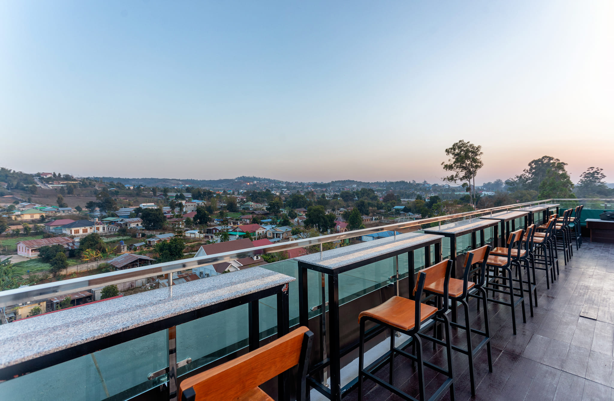 Merry Land Rooftop M-Bar