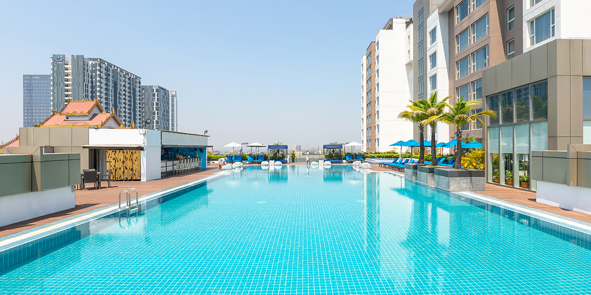 Pool Bar (Novotel Yangon Max)